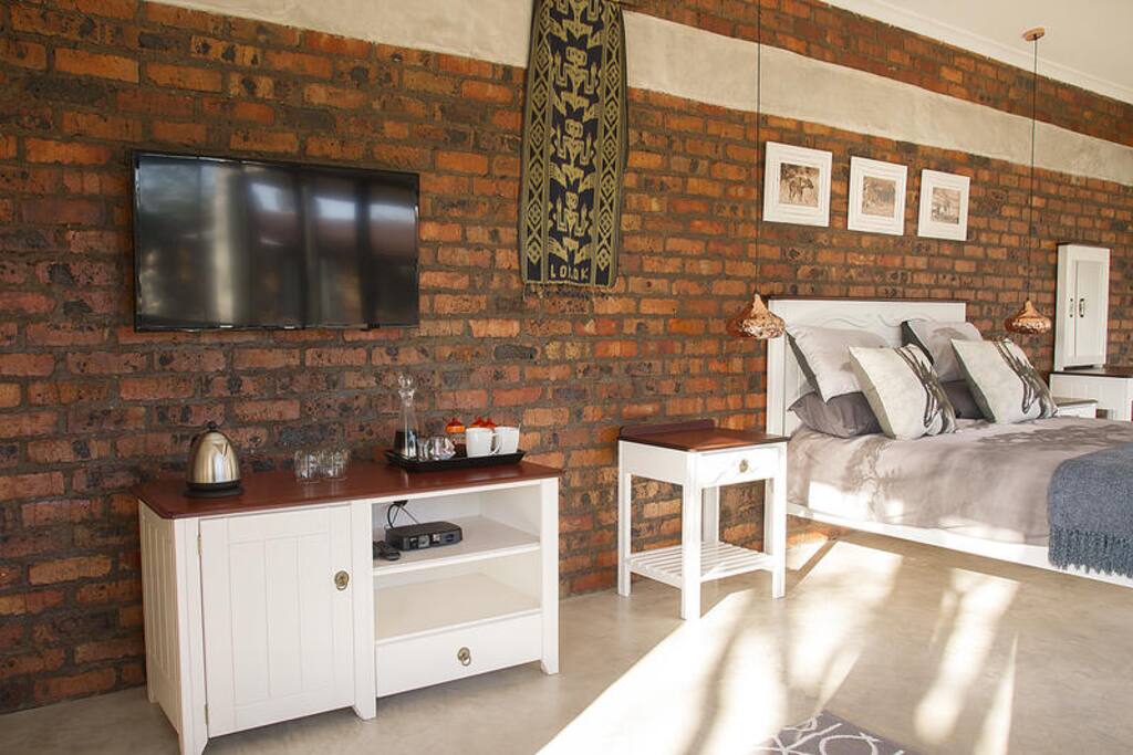 Sable Queen Bedroom photo 1