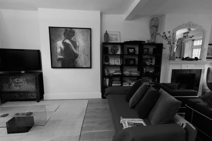 Stunning 3 bedroom house in Chelsea gallery image 5