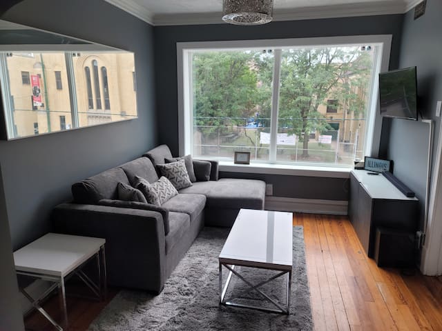 Location! Noble Square top floor, parking, laundry