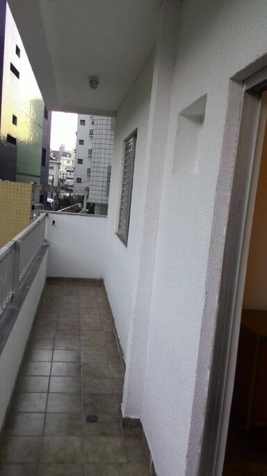 Varanda conecta ao quarto de solteiro