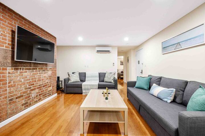 Chelsea: Full Floor 2BR, 2BA+Huge Private Yard gallery image 2