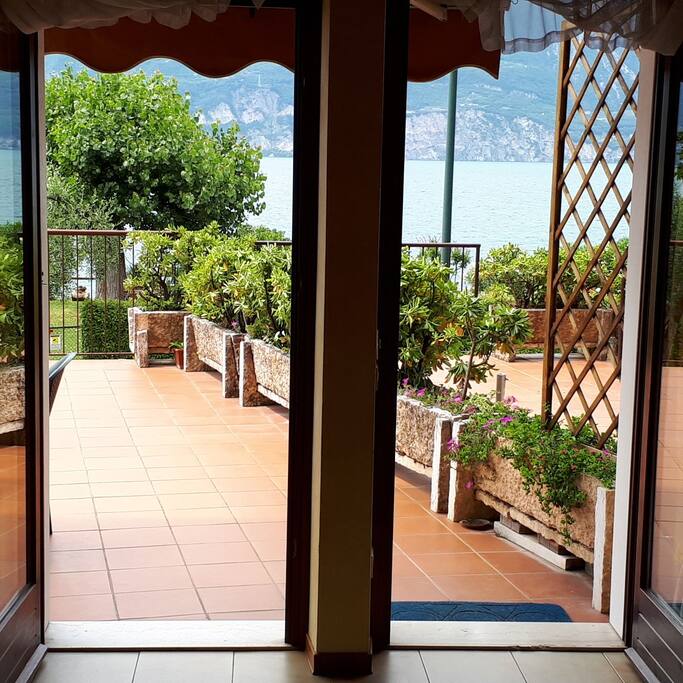 Vista dal soggiorno e terrazza