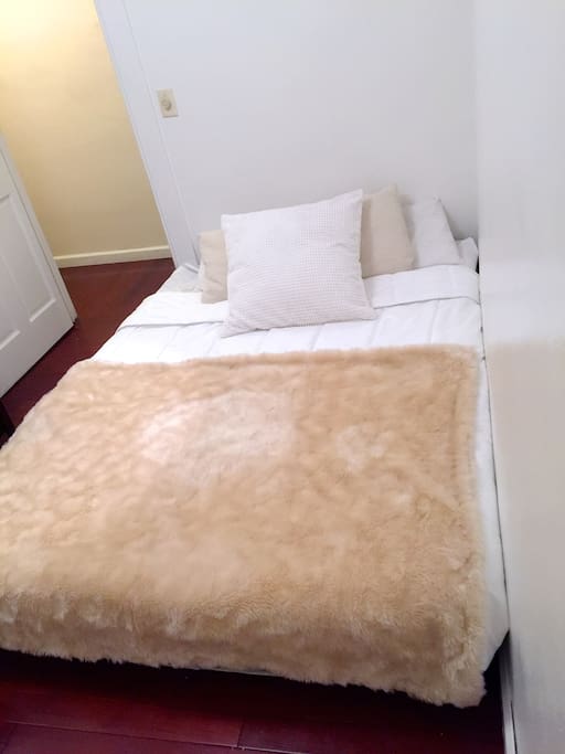 Queen sized pillowtop bed