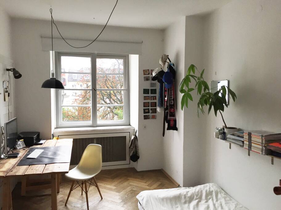 Ein mit viel Liebe eingerichtetes Zimmer. Immer wieder kleine neue Details zu entdecken.