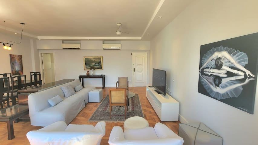 Vista lateral mar proximo da praia