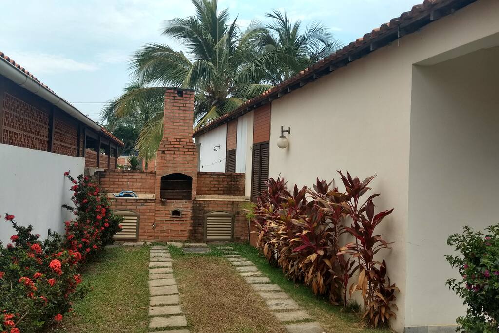 Churrasqueira privada e garagem para 2 carros