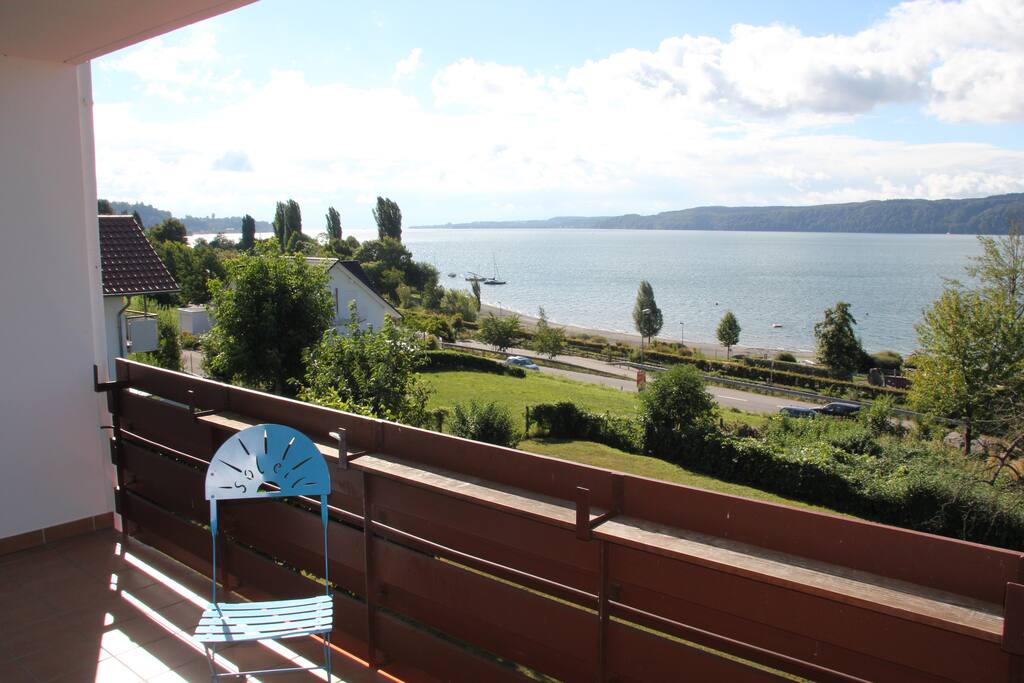 Der Balkon bietet den perfekten Ort für eine gemütliches Frühstück oder ein romantisches Abendessen.