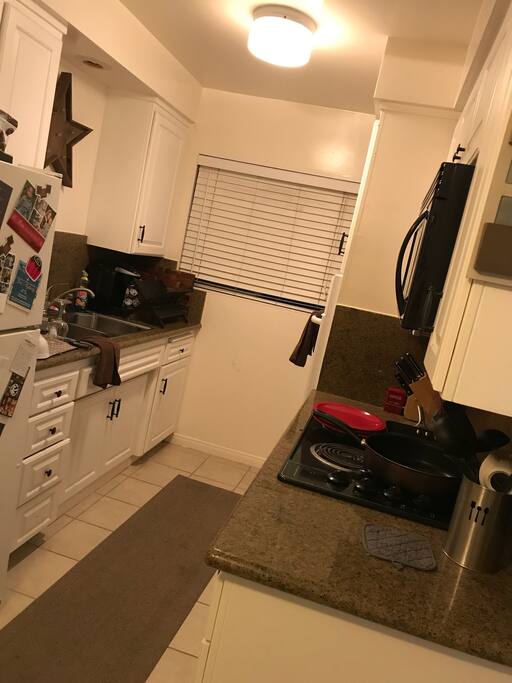 good size kitchen, easy to cook in. Full set of pots, pans and cooking supplies. Also a coffee maker, oven, microwaves, and full set of dish ware.