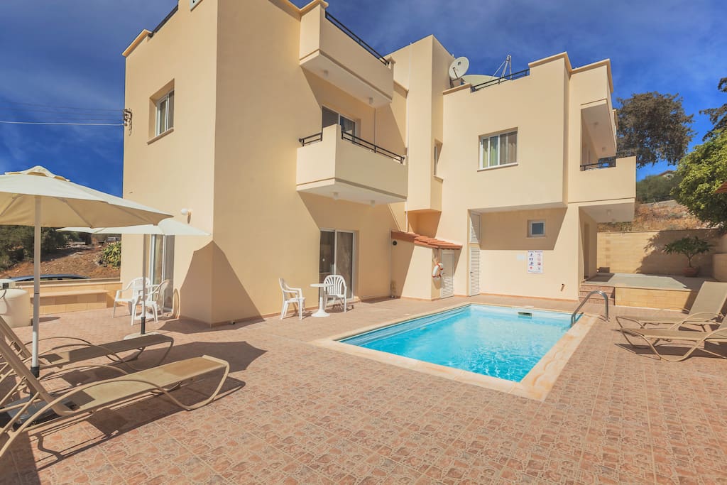 Thekla Court Apartments