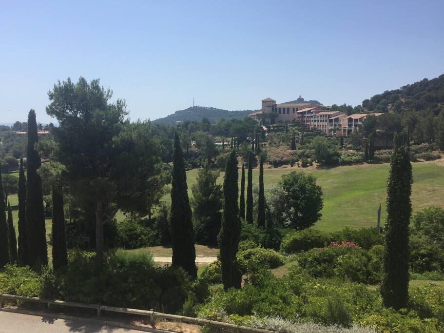 Vue sur le golf de la terrasse