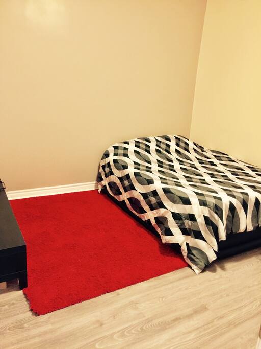 Queen size high end blow up mattress with Bamboo pillows for a comfortable night sleep.