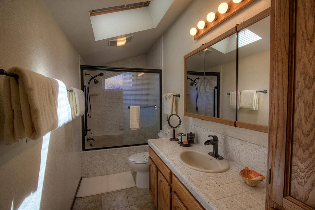 Bathroom,Indoors,Toilet,Blanket,Towel