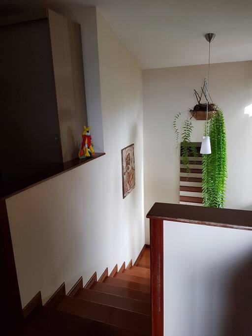 escada de acesso aos quartos