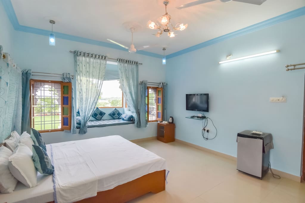 Another view of the room