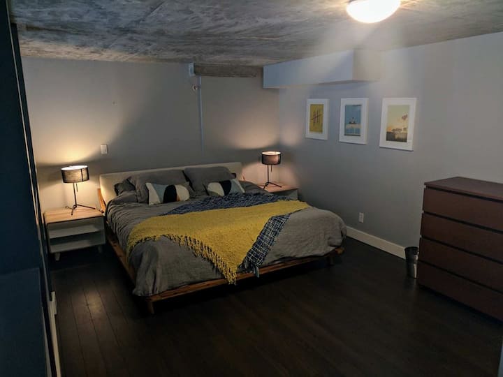 配备加大双人床