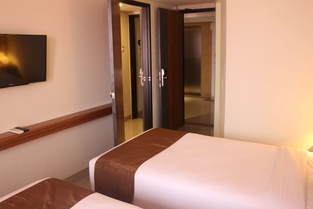 2 Single Beds - Bedroom