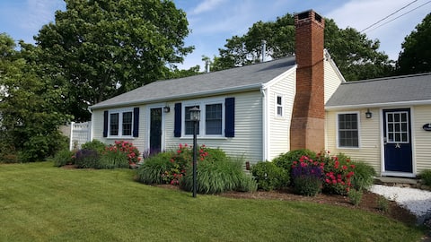Cape Cottage - Walk to Beach, Ferries, and Town!