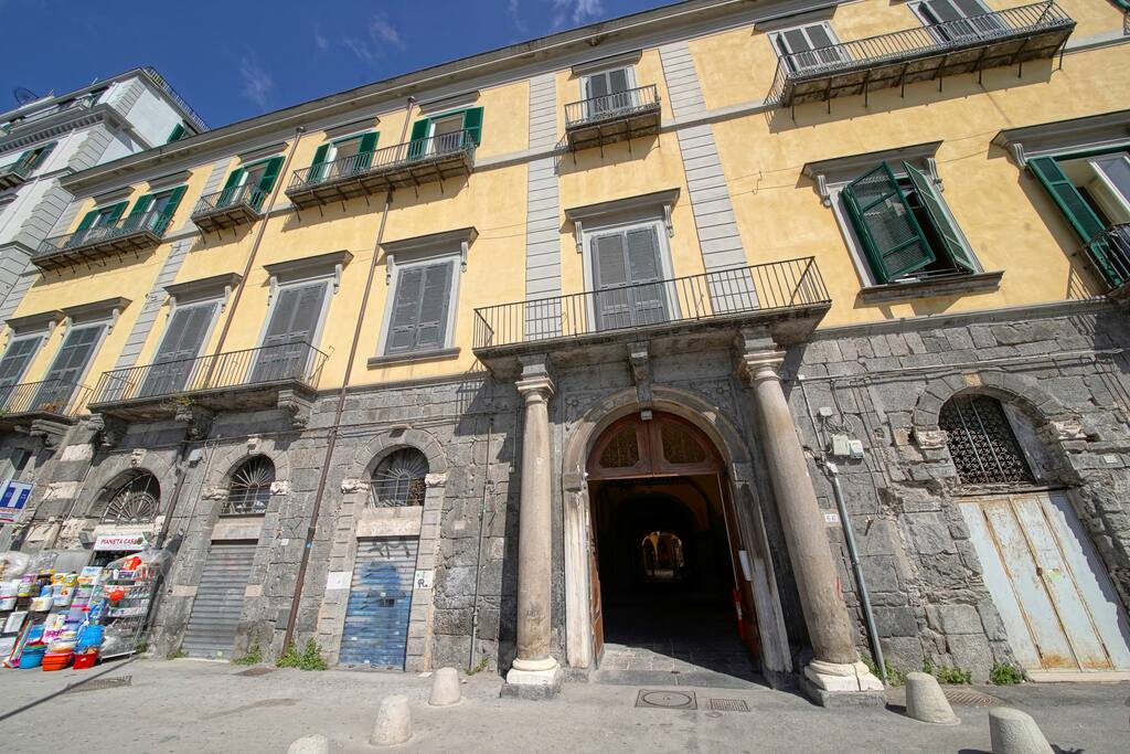 la facciata del civico 66 dove si trova il B&B