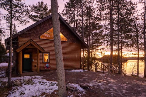 Seize the Good Life at Lakefront Cabin