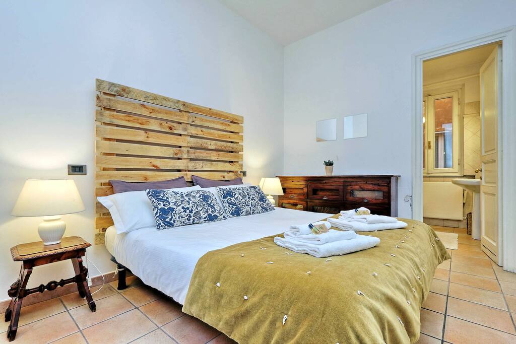 master bedroom with en-suite bathroom