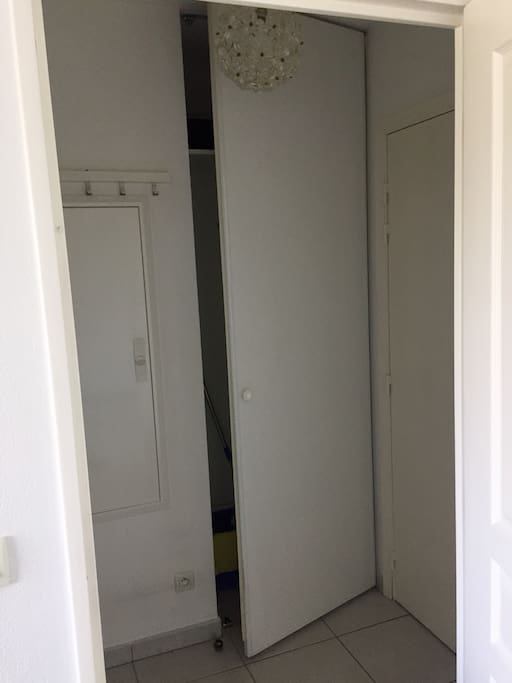 Hall d’entrée avec placard d’entrée