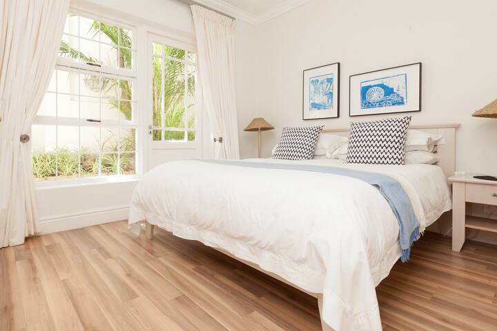 Ground Floor Apt, 2 bed,1 bath 3min walk to beach gallery image 5