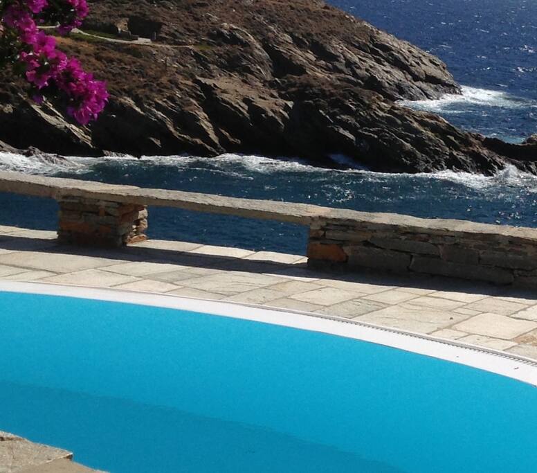 You always can enjoy a dive in the pool no matter the strong winds