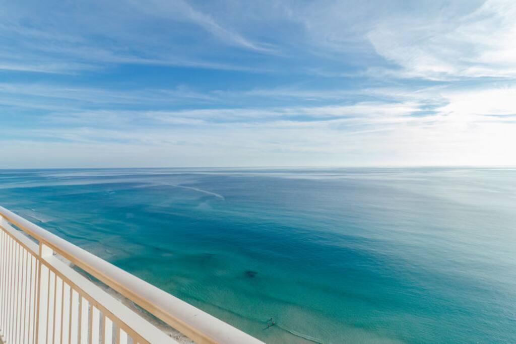 Splash 2101w is an end unit, with breathtaking views of the emerald green waters of the Gulf of Mexico