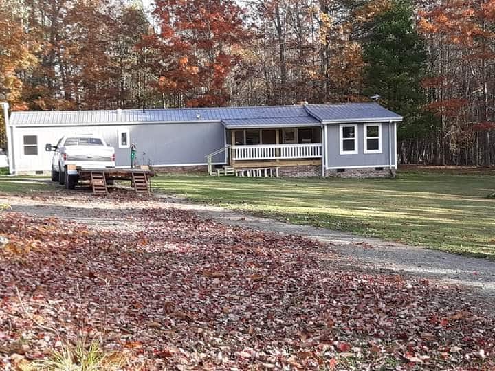 Private Virginia Mountain getaway Houses for Rent in Galax, Virginia