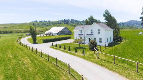 Farmstay At The Bluff For two ! Entire place