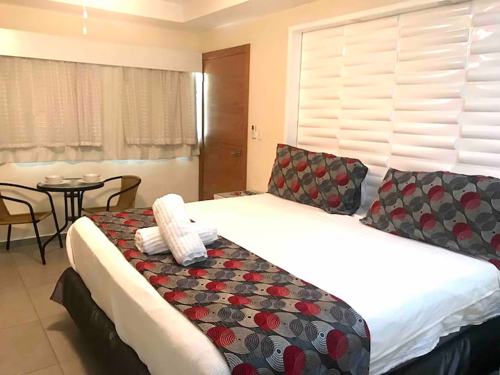 Modern suite for 2 w/ access to Emotions Resort
