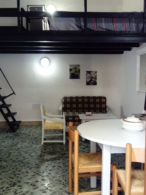 Salon/Séjour et chambre en mezzanine