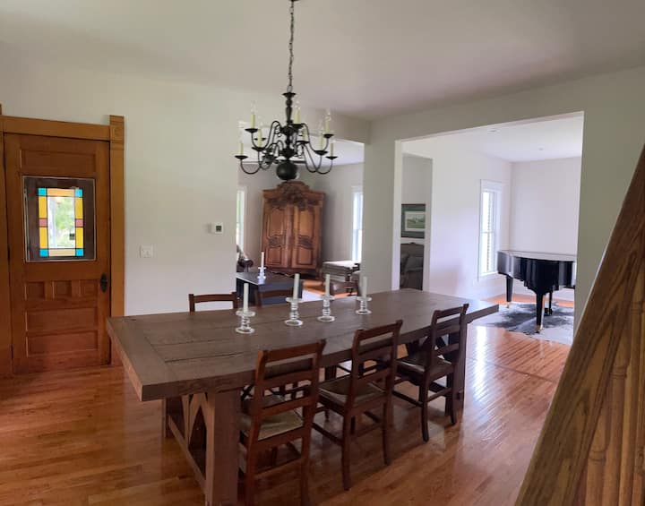 Ridgecrest Farmhouse - Updated and Peaceful