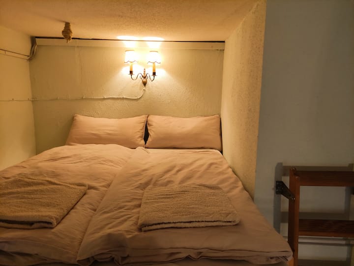 Petit chambre, another cozy sleeping option on a high plateau area, for romantic couples. A ladder leads up to this space - not suitable for small children alone or elderly persons.
