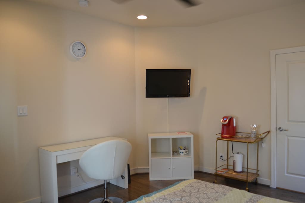 HD TV, coffee machine available.