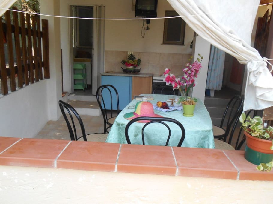 Terrazza e salottino con TV