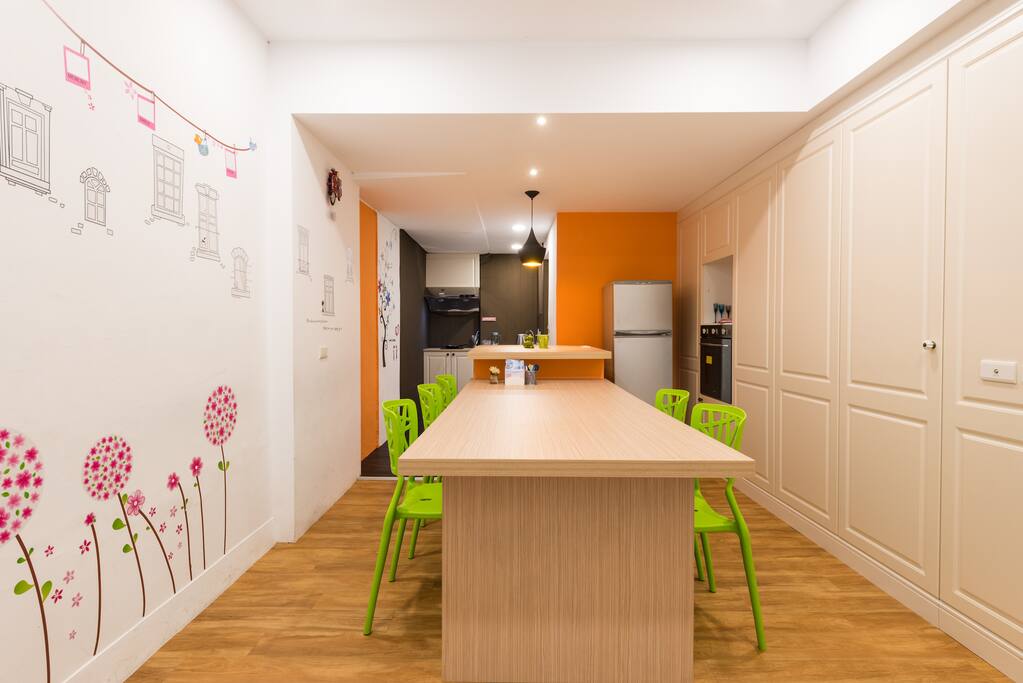 A big table for getting together with family or friends