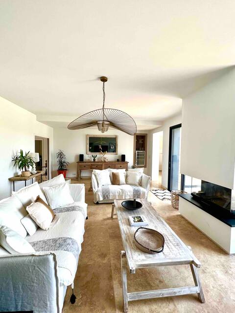 Top Airbnb: Villa in the center of Uzès overlooking the Eure Valley in Uzès