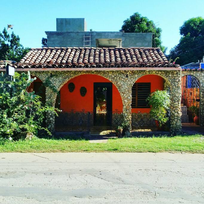 Pls copy this photo to find the house easier as there are no #s on the house.