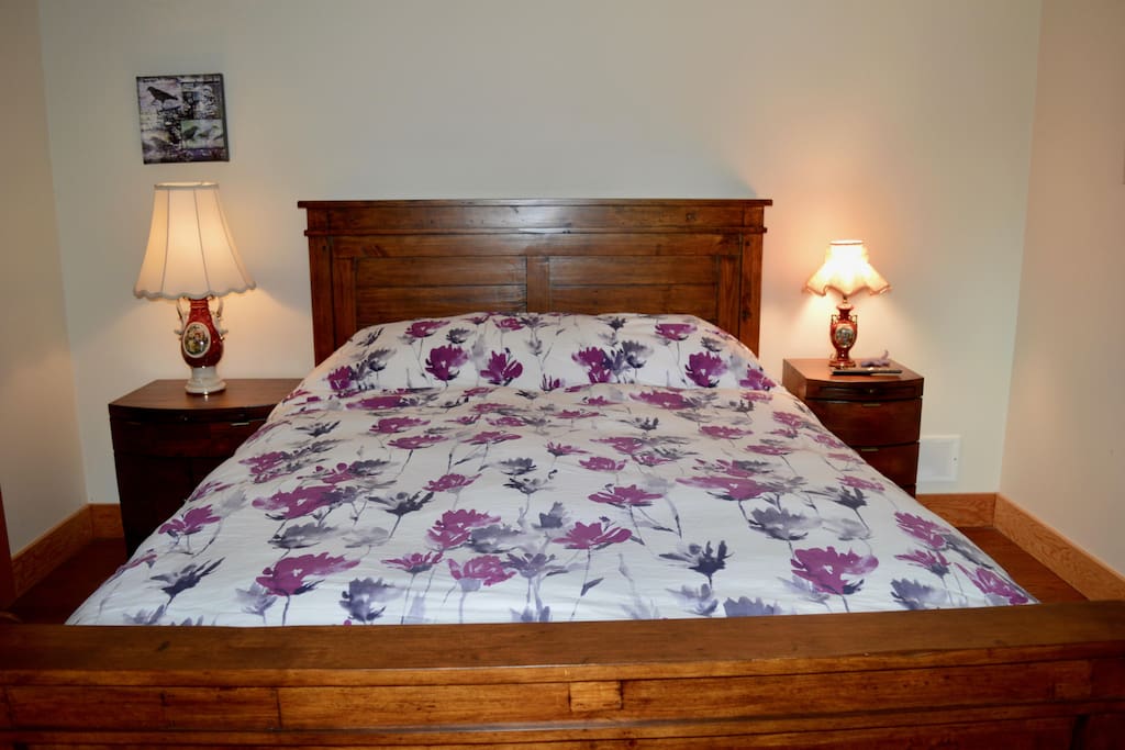 Your comfy Queen Size Bed