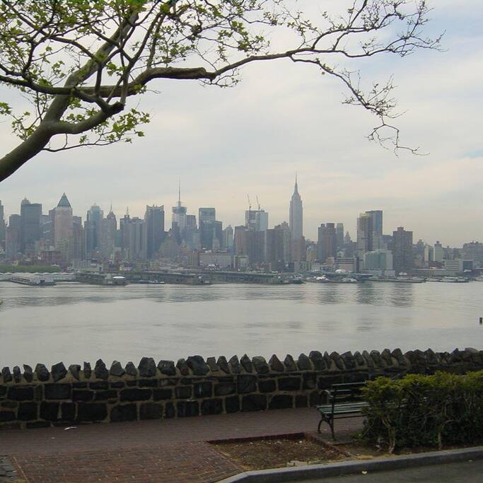 Boulevard East - the view from the bus all the way to Lincoln Tunnel