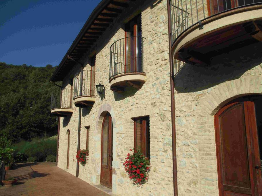 Front of the farmhouse... the apartment is on the top story