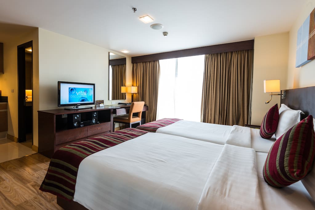 The room is fully equipped with a washing machine/dryer, refrigerator, microwave, and kitchen!