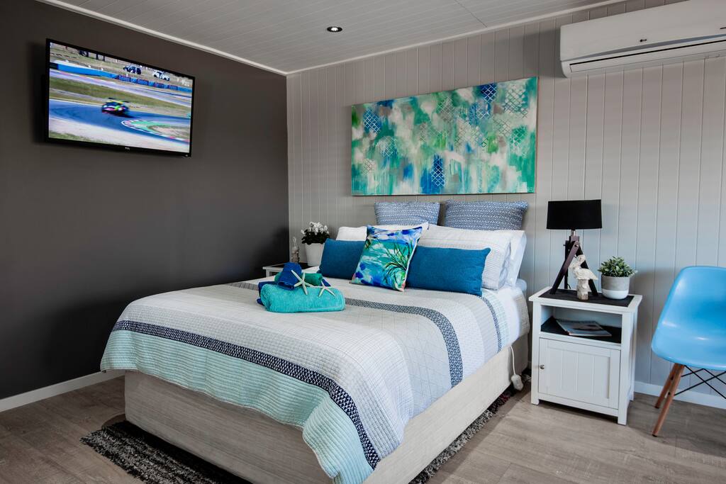 Queen size bed