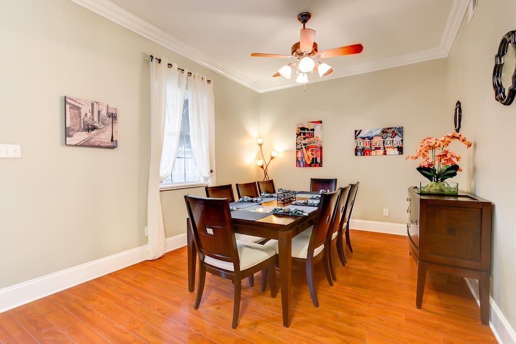2 formal dining rooms with seating for a total of 16
