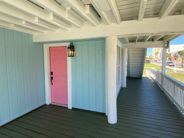 South Padre Island Beach Retreat/Downstairs Cottages for Rent in