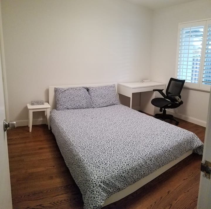 Dormitorio 2 con cama doble.