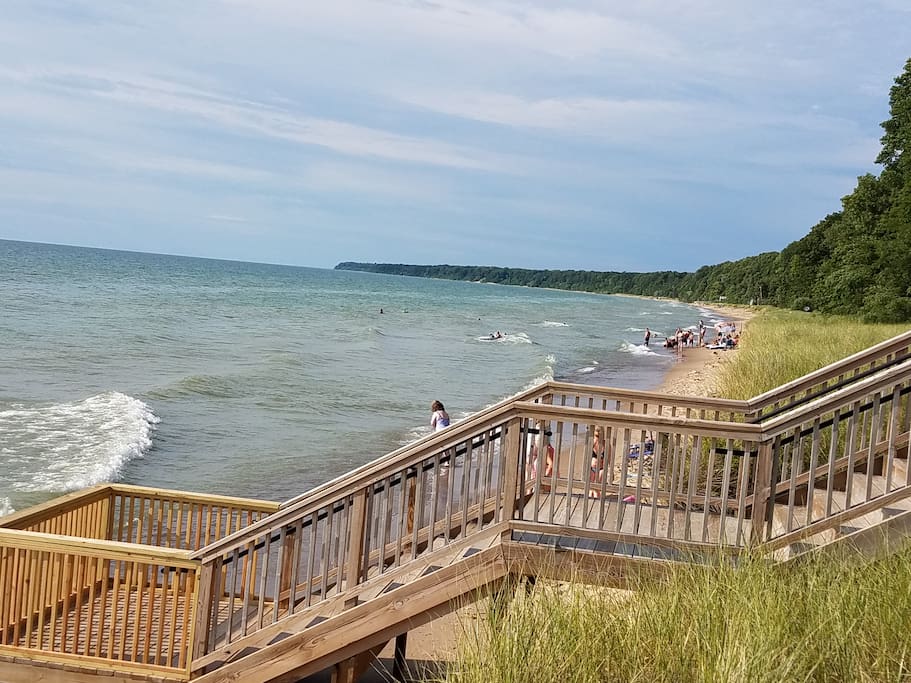 The cottage is a 10 minute walk from a park on the shore of Lake Michigan.