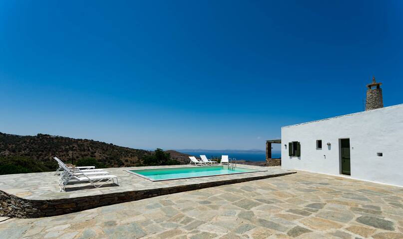 Traditional cycladic stone villa in Kea gallery image 3