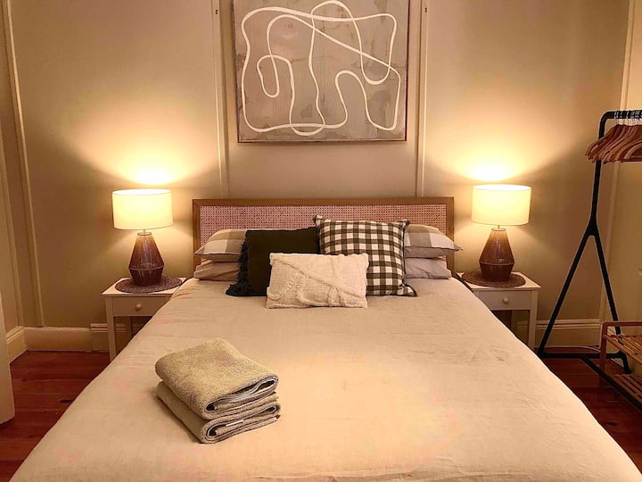 COMFY BEDS TO SOOTH YOUR SOUL DURING YOUR STAY.. ALL OUR ROOMS HAVE MODERN SPLIT SYSTEM REVERSE CYCLE AIR CONDITIONING FOR YEAR ROUND COMFORT.. 